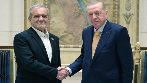 Ərdoğan Pezeşkianla bir araya gəldi