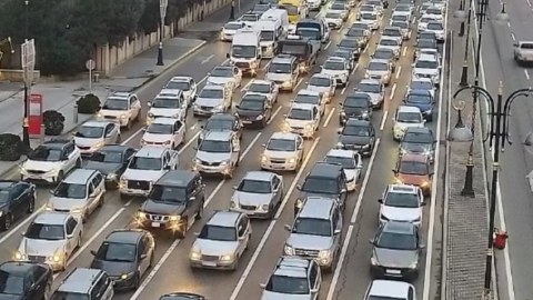 Bakının 11 əsas yolunda tıxac var