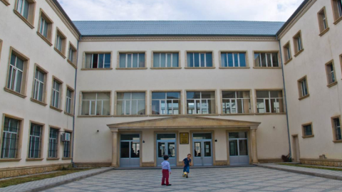 Şagirdin ağzını bağladığı deyilən müəllim DANIŞDI
