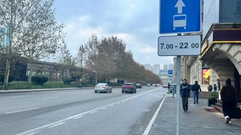 Daha bir küçədə avtobus zolağına saat tətbiq edildi