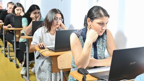 Direktorların işə qəbulu üzrə imtahan keçirilir