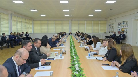 Emin Əmrullayev direktorlara&nbsp;tapşırıq&nbsp;verdi