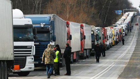 Azərbaycan-Gürcüstan sərhədində 450 yük maşını növbə gözləyir