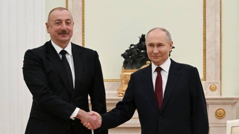 Putin İlham Əliyevi TƏBRİK ETDİ