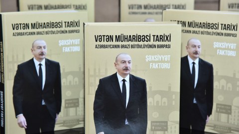 Paytaxt gənclərinə yeni kitab tədqim edildi