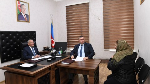 Rövşən Rzayev vətəndaşları qəbul etdi - FOTOLAR