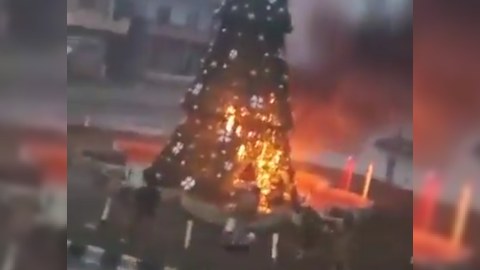 Suriyada "yolka"ya od vuruldu: xristianlar ayağa qalxdı - VİDEO