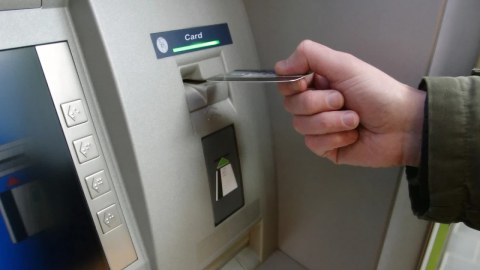 Bank kartından oğurluq edildi