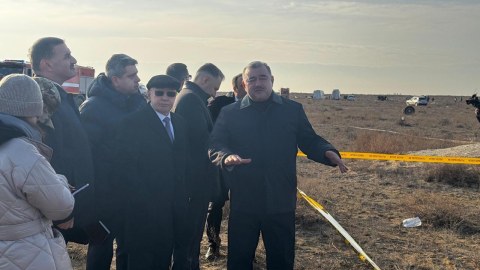 Azərbaycanlı nazirlər təyyarənin qəzaya uğradığı yerdə - FOTOLAR (YENİLƏNİB)