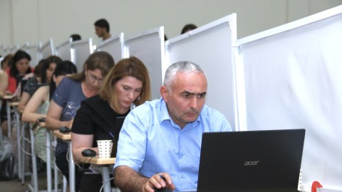 55 min müəllimin maaşı ARTIRILIB