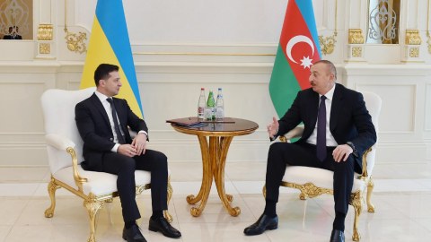 Zelenski İlham Əliyevə zəng etdi