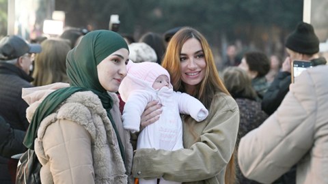 Leyla və Arzu Əliyevalar bulvarda - FOTOLAR