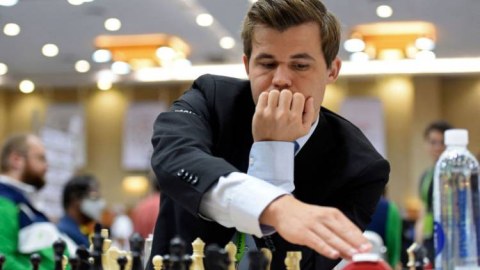 Şahmat üzrə dünya çempionatında QALMAQAL