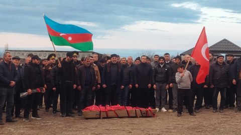 Təyyarə qəzasında həlak olan sərnişin Şəmkirdə dəfn edildi