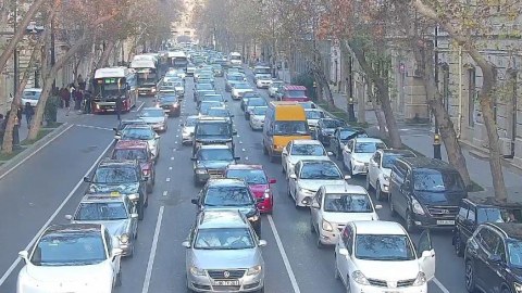 Diqqət: hazırda bu yollarda sıxlıq var - SİYAHI