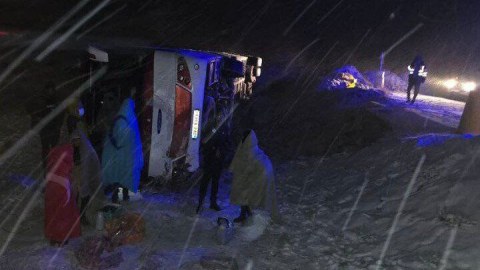 İranda avtobus aşdı - 16 nəfər yaralandı