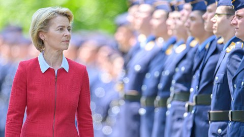 Ursula fon der Leyen pnevmoniyaya yoluxub