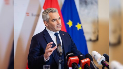 Kansler istefa verəcəyini AÇIQLADI