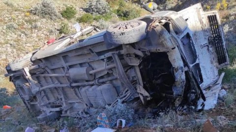 Ermənistanda mikroavtobus dərəyə yuvarlandı - Yaralılar var