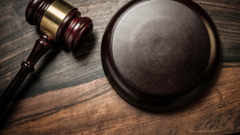 9 milyonluq mənimsəməyə görə tutulan sabiq xidmət rəisinin işi yenidən ARAŞDIRILIR