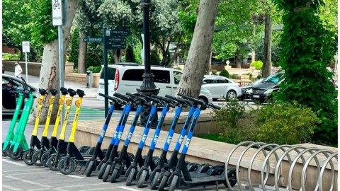 Bakının 6 küçəsində skuter parklanma məntəqəsi yaradılıb