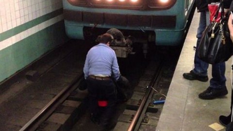 Metroda intihar edən gənc I kurs tələbəsi imiş - YENİLƏNİB