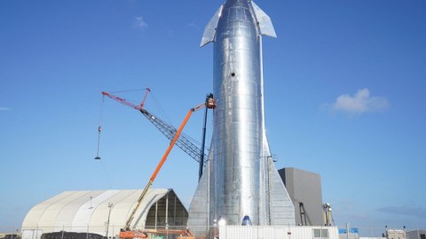 “SpaceX” daşıyıcı raketin sınaq buraxılışını təxirə saldı