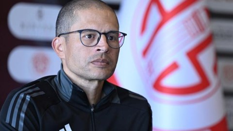 Aleks istefaya göndərildi