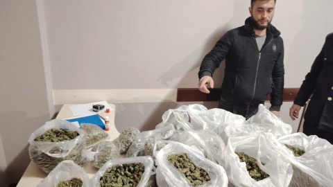 Qanunsuz odlu silah saxlayan narkotacir tutuldu - VİDEO