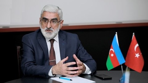 İlahinin Siyasi Partiyası və Mürşidi