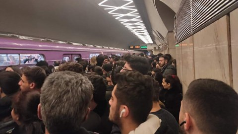Metroda qadına qarşı əxlaqsız hərəkətlər etdi - Həbs olundu