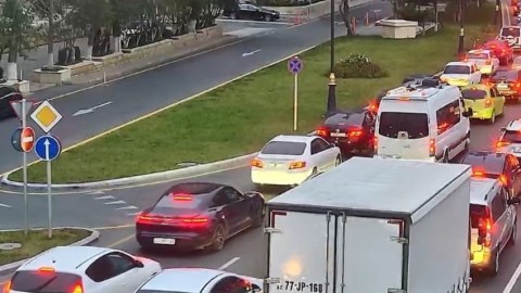 Bakının əsas yollarında TIXAC var