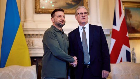 Ukrayna Britaniya ilə 100 illik saziş İMZALADI