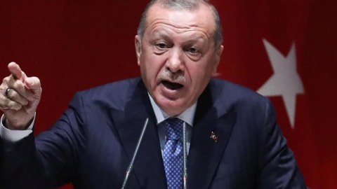 Ərdoğandan YPG-yə sərt xəbərdarlıq: “Silahları yerə qoymasa...”