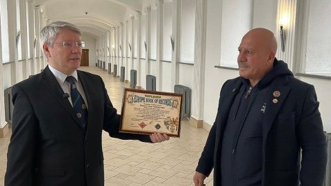 Şərurlu xalq pəhləvanının adı rekordlar kitabında - FOTO