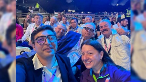 Nazir işdən çıxarılan müavini ilə belə vidalaşdı - FOTO