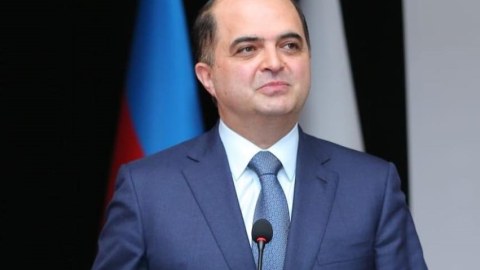 Diqqətli olun, bəylər!