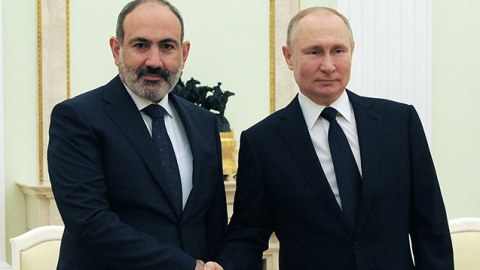 Paşinyan Putinlə danışdı