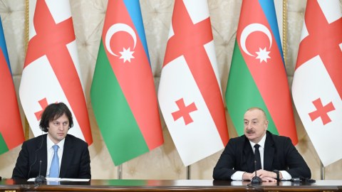 İlham Əliyevlə İrakli Kobaxidze mətbuata bəyanatlarla çıxış ediblər