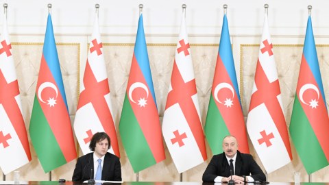 Siz fərqli Lidersiniz və bizim üçün nümunəsiniz