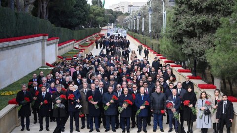 Diplomatik korpus nümayəndələri Şəhidlər xiyabanında