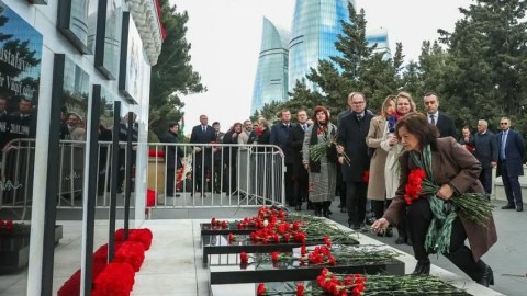 Fransa səfiri Şəhidlər Xiyabanında