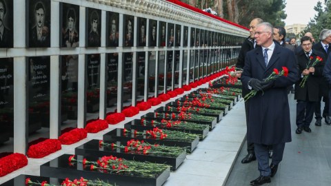 Britaniya səfiri şəhidlər xiyabanında