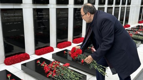 Türkiyə səfiri Şəhidlər xiyabanını ziyarət etdi