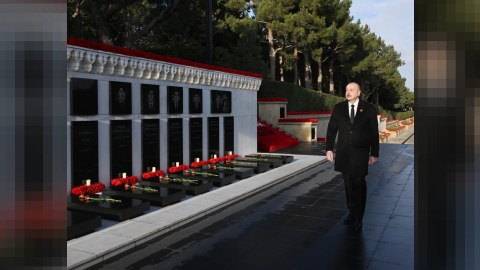 Prezident Şəhidlər xiyabanını ziyarət etdi - FOTOLAR