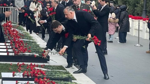 Gürcüstan səfiri Şəhidlər xiyabanında - FOTO