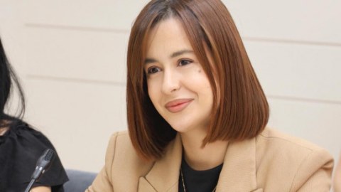 Ermənistan parlamentində yeni deputat and içdi