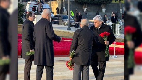 Baş nazirin müavinləri Şəhidlər xiyabanında - FOTO