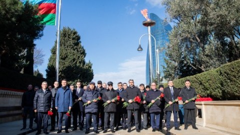 ADY sədri və kollektivi Şəhidlər xiyabanını ziyarət etdi - FOTOLAR