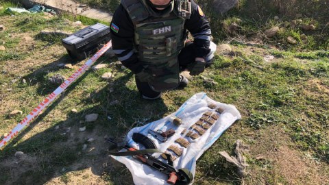 Sarayda silah-sursat aşkarlandı - FOTO